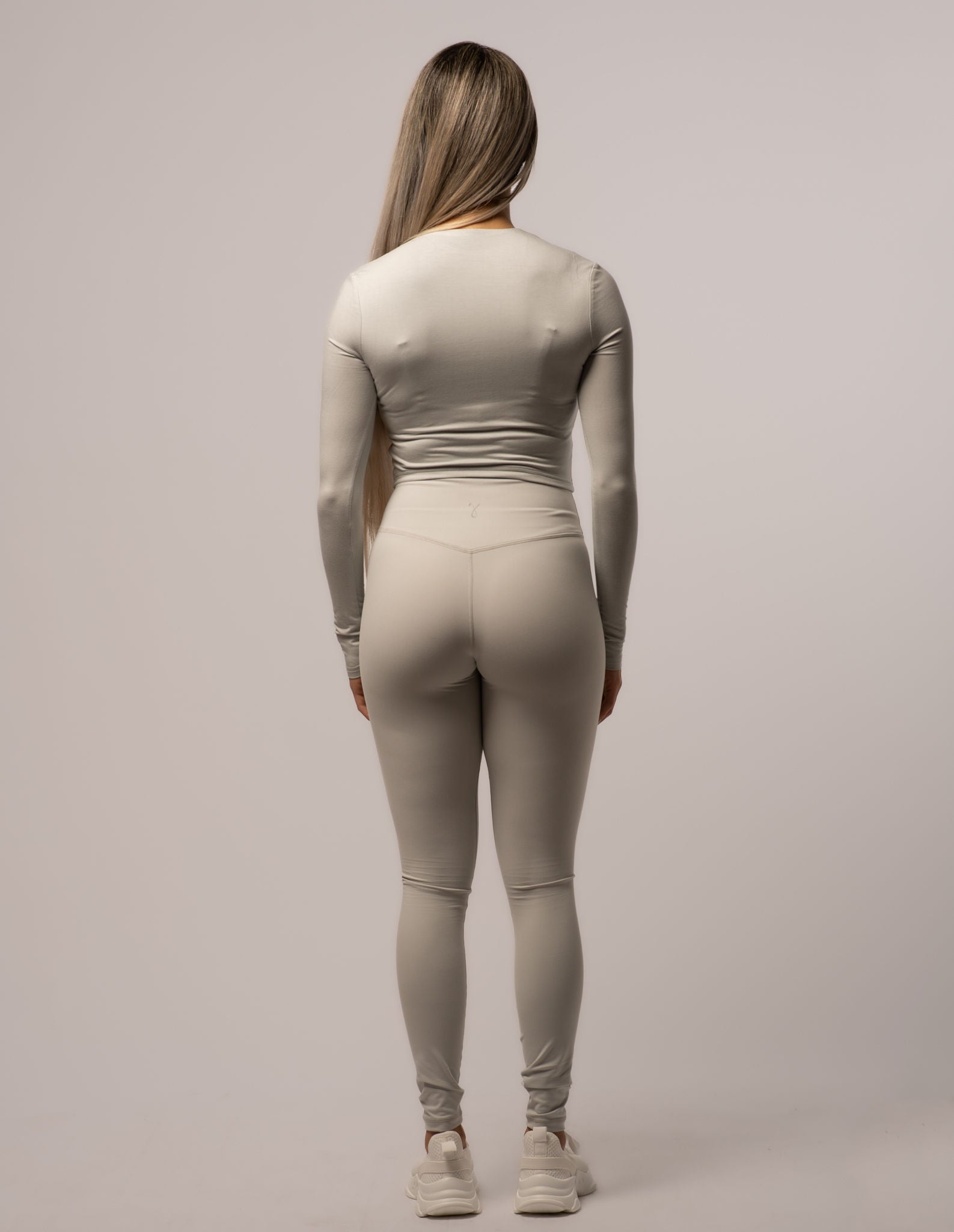 Essential Long Sleeve Round-Neck